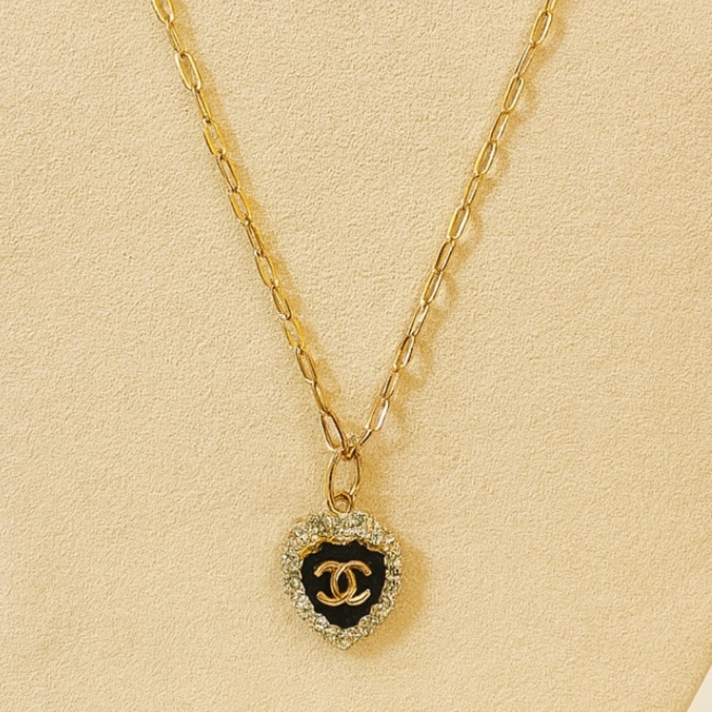 Chanel heart charm necklace - Picture 3 of 7